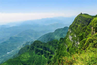 Ten-Thousand Buddhas Peak