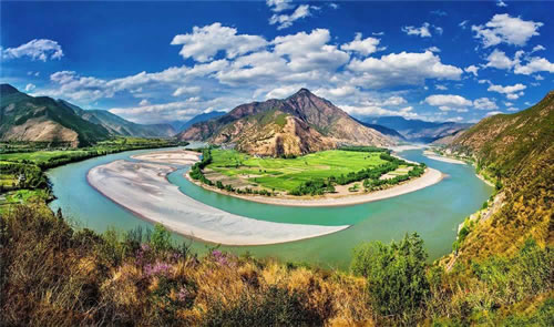 The First Bend of Yangtze River