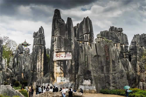 Best Day Tour of Kunming Stone Forest with Local Market Exploration