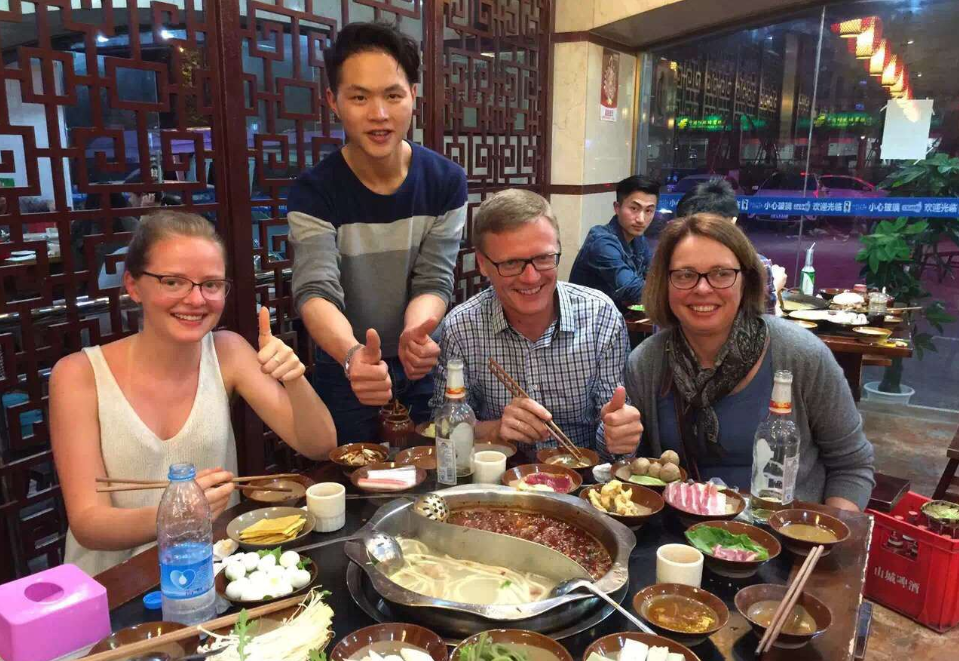 3-Day Chengdu Highlights Sightseeing Tour with Authentic Sichuan Hot Pot Dinner