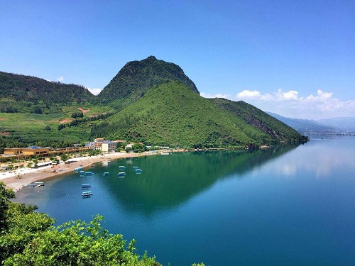 6 Days Yunnan Private Tour: Kunming Day Tour with Red Land & Luoping Scenery