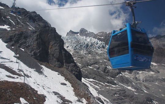 One-Day Yunnan Lijiang Tour with Jade Dragon Snow Mountain & Impression Show