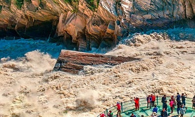 3 Days Yunnan Local Tour with Tiger Leaping Gorge Hiking Experience