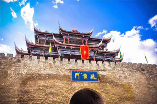 4-Day Jiuzhaigou Escape: Songpan Old Town, Mounigou Wonders & Alpine Lakes