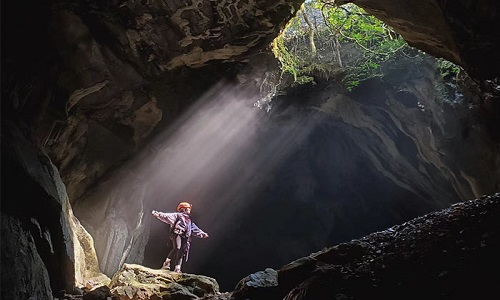 2-Day Guilin Cave Tours: Bamboo Rafting, Moon Water Cave, Li River Hike & Xingping Ancient Town