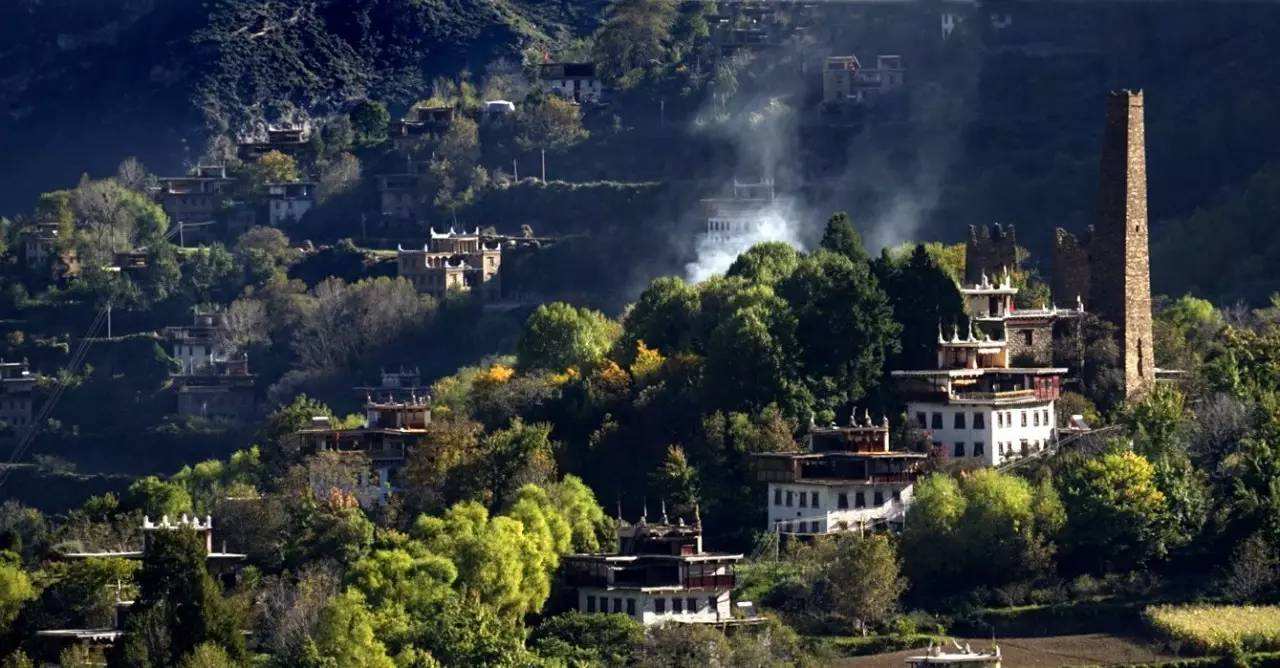 Danba_Zhonglu_Tibetan_Village_1.jpg