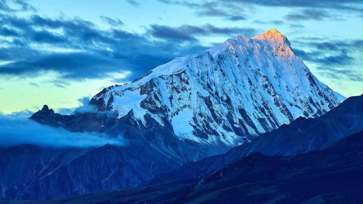 Genyen_Holy_Mountain_2.jpg