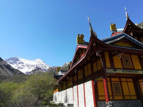 Huanglong_Temple.jpg