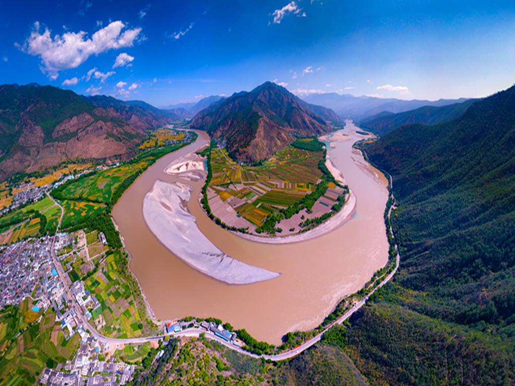 The_First_Blend_Of_Yangzte_River_1.jpg