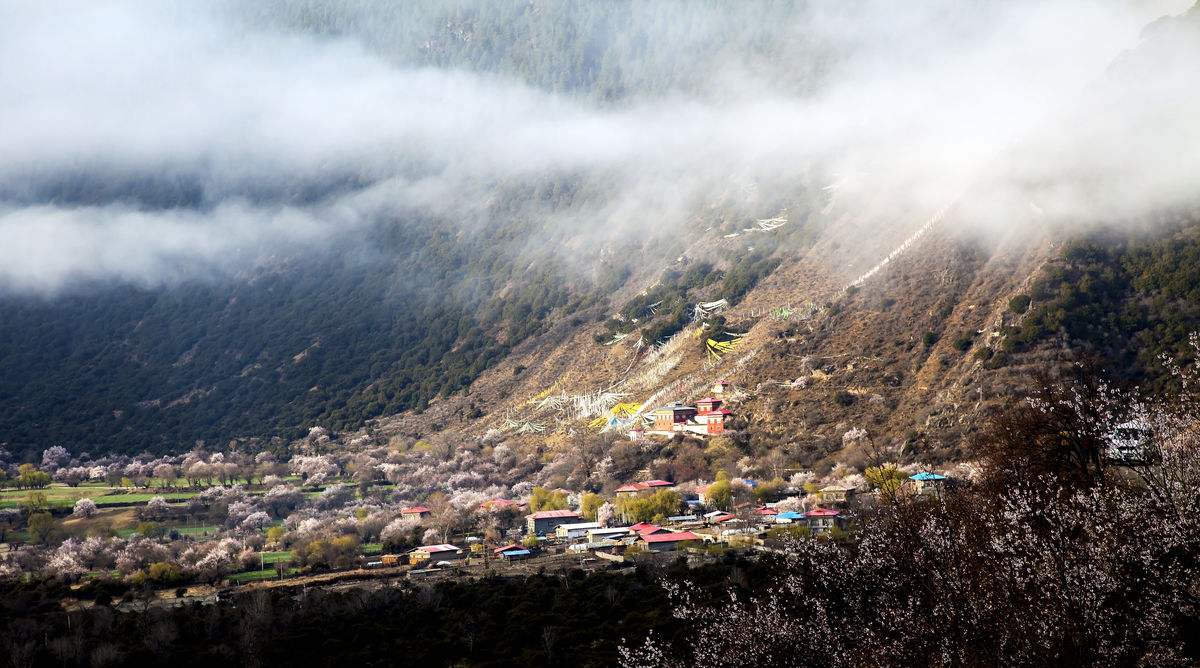 Jiaju_Tibet_Village_1.jpg