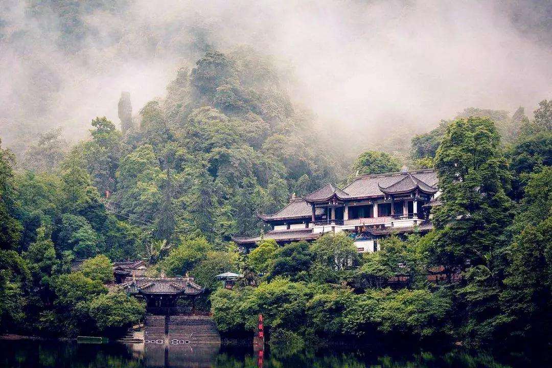 Qingchengshan_Mountain_2.jpg