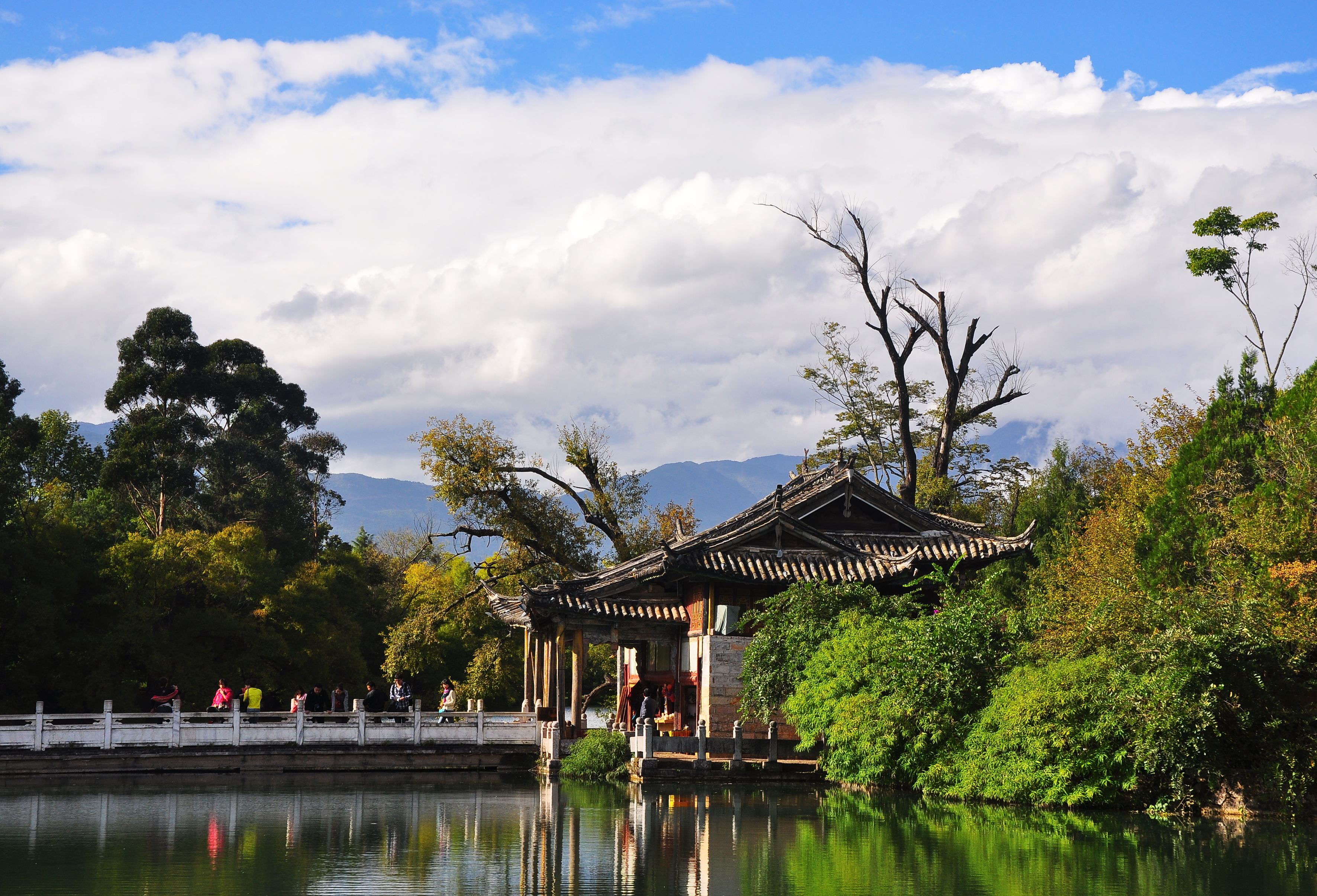 black_dragon_pool_lijiang1.jpg