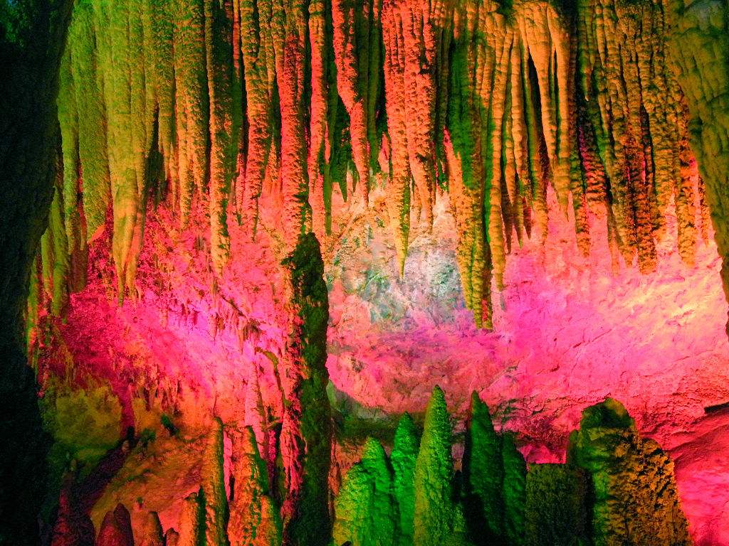 Huanglong_Dragon_Cave_2.jpg