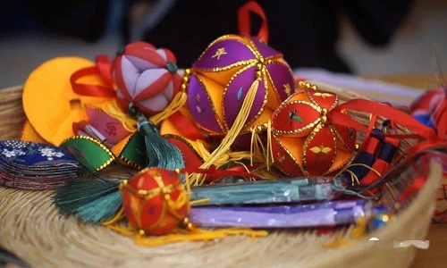 Embroidered-Silk-Balls