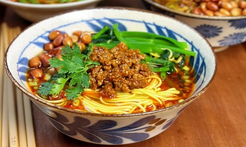 chongqing-noodles-making