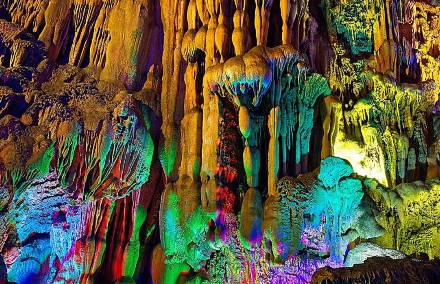 the-Reed-Flute-Cave