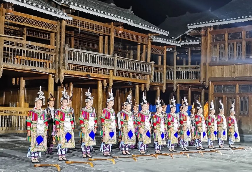traditional-Dong-performance
