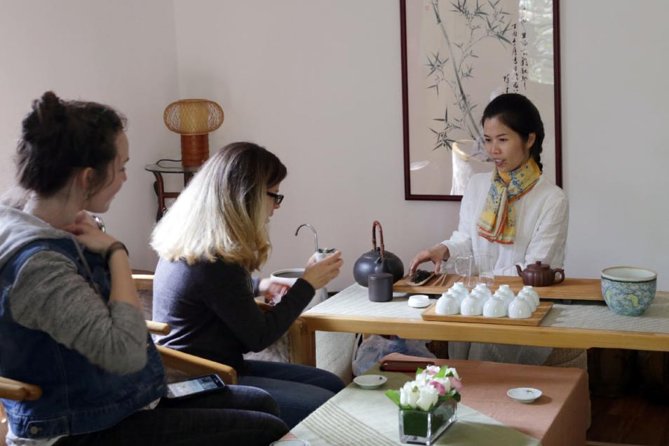 Shanghai-Traditional-Tea-Tasting