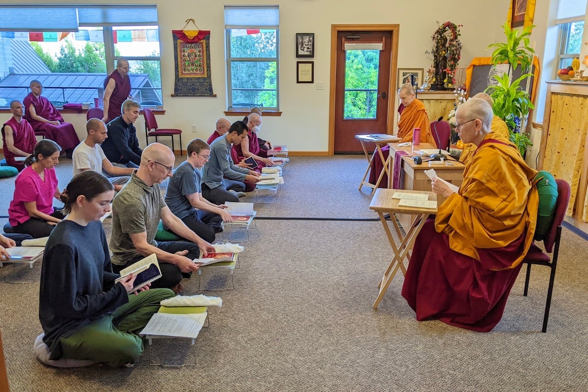 Buddhist-Monastic-Life-Experience-1