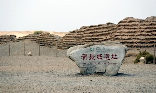 Han-Great-Wall-ruins-dunhuang