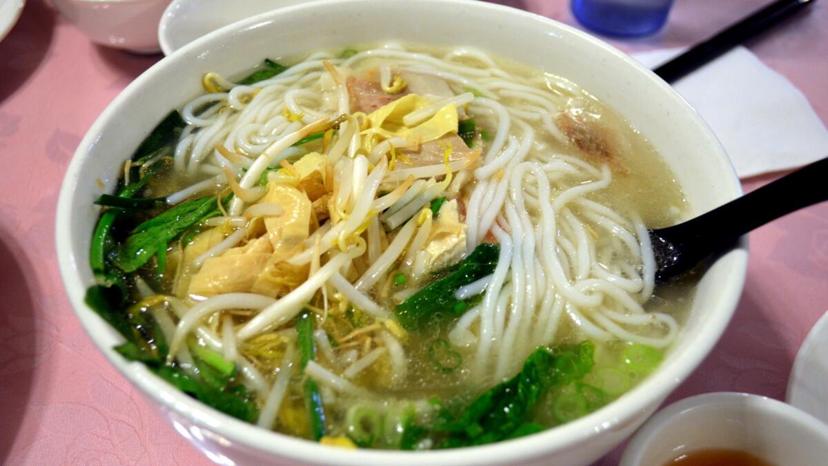 Cross-Bridge-Rice-Noodles