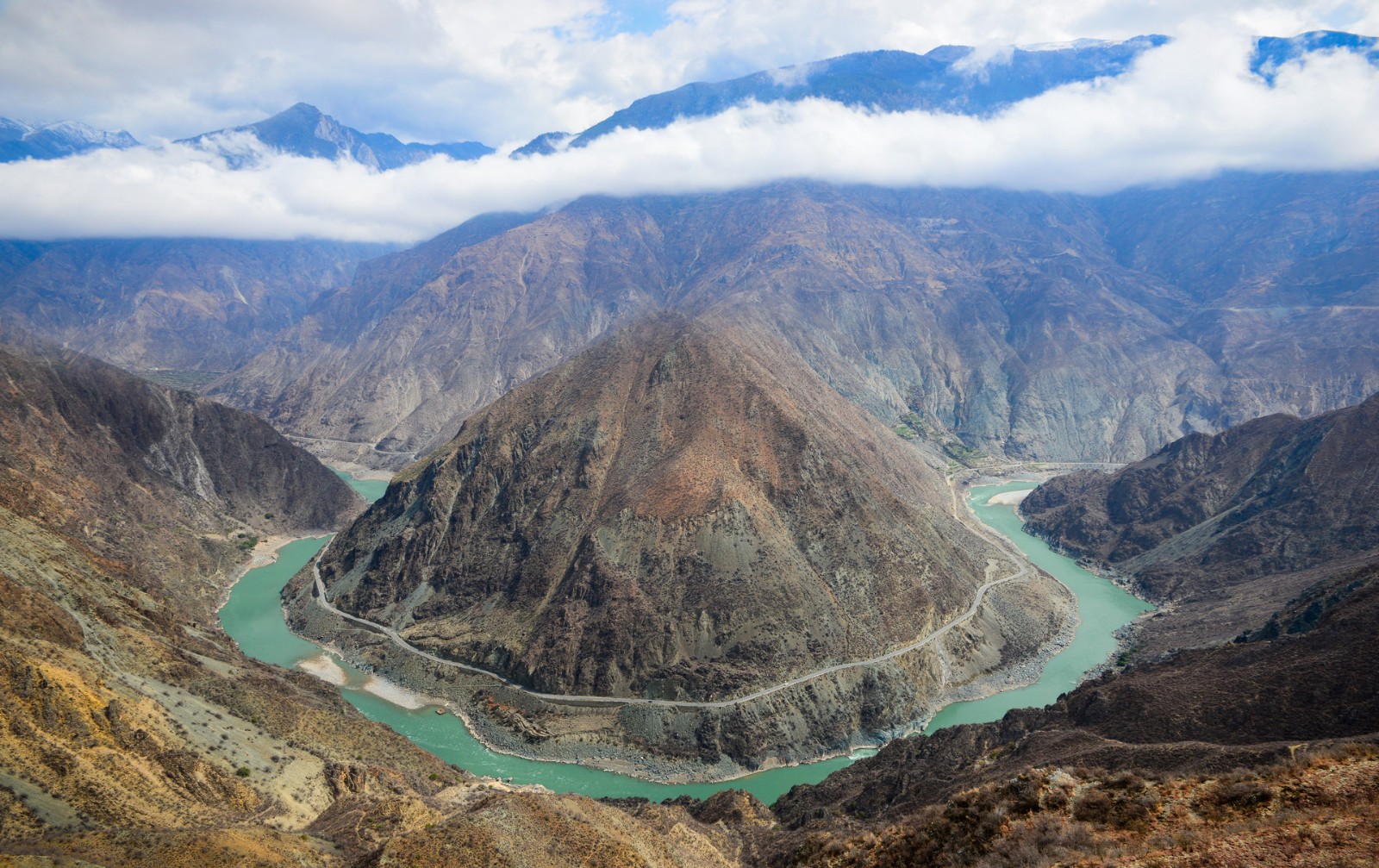 First-Bay-of-Yangtze-River_Yunnan_China