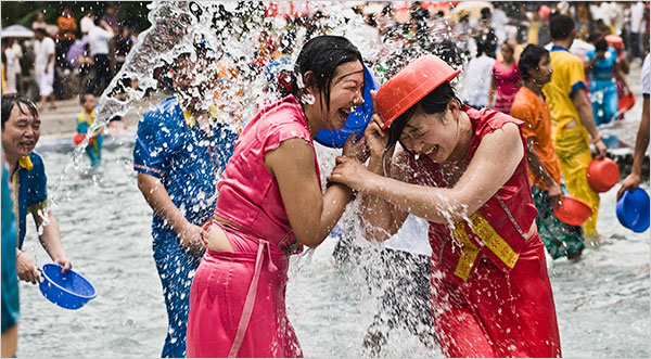 Chinese-Water-Splashing