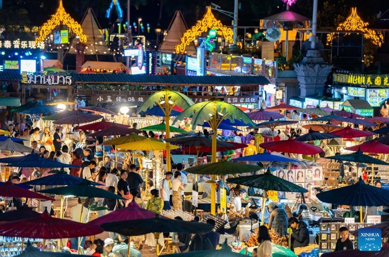 Jinghong-Night-Market-1