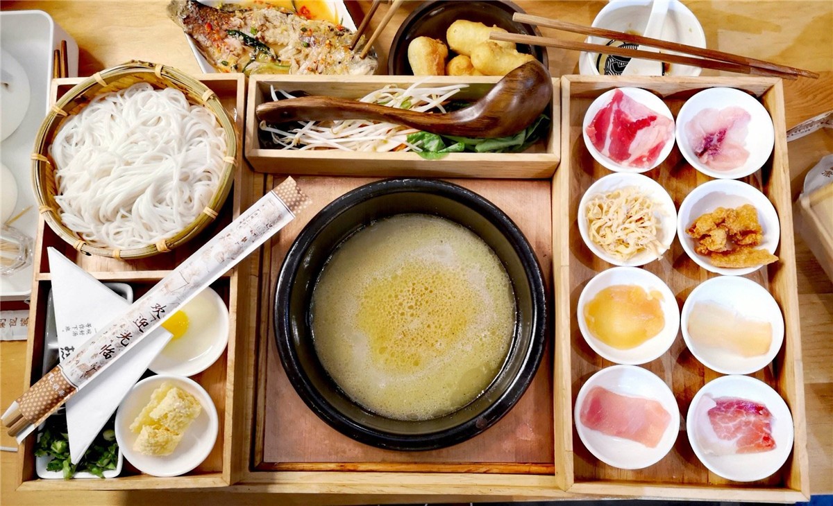 authentic-Bridge-Crossing-Noodles