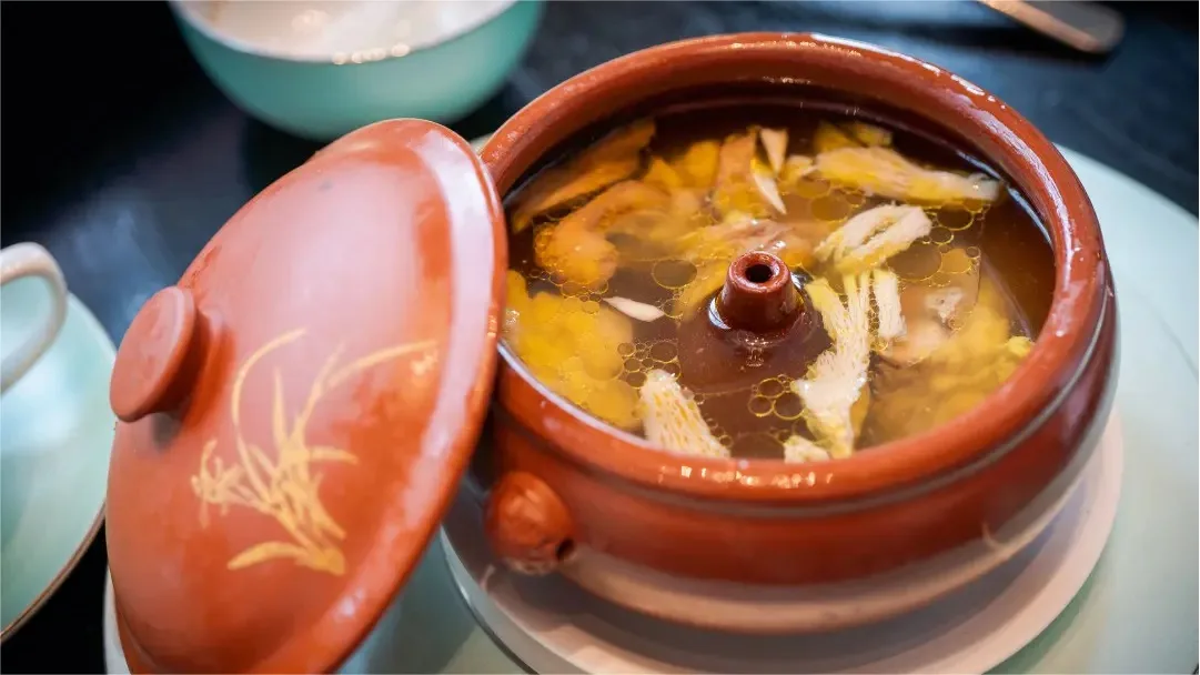 Yunnan-Steamed-Chicken-in-Pot-Qi-Guo-Ji-jpg