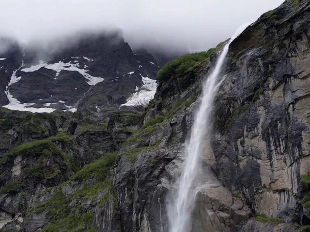 Yubeng’s-Sacred-Waterfall