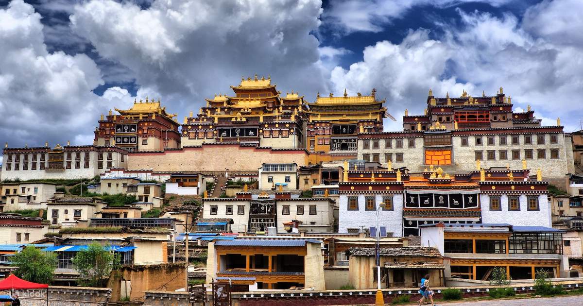 Ganden-Sumtseling-Monastery-in-Shangri-La
