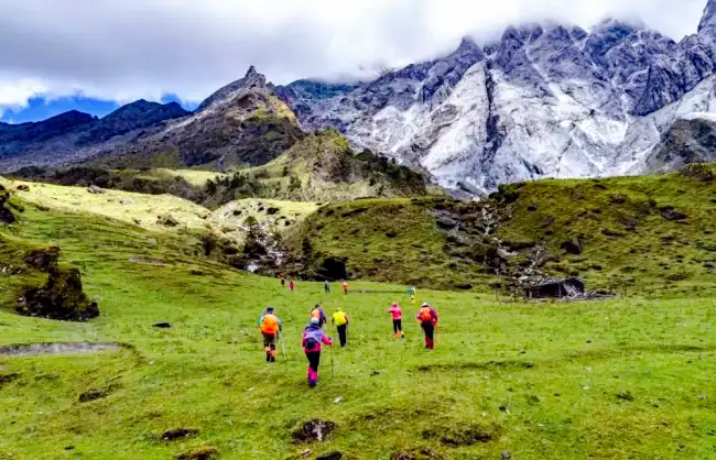 Haba-Snow-Mountain-Climbing