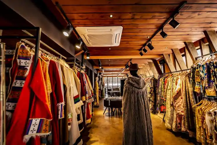 Tibetan-Traditional-Costume-Experience