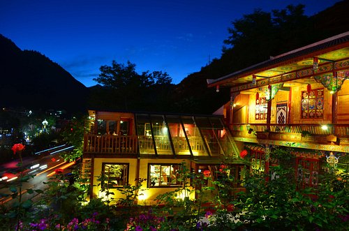 Jiuzhaigou-Restaurant-2