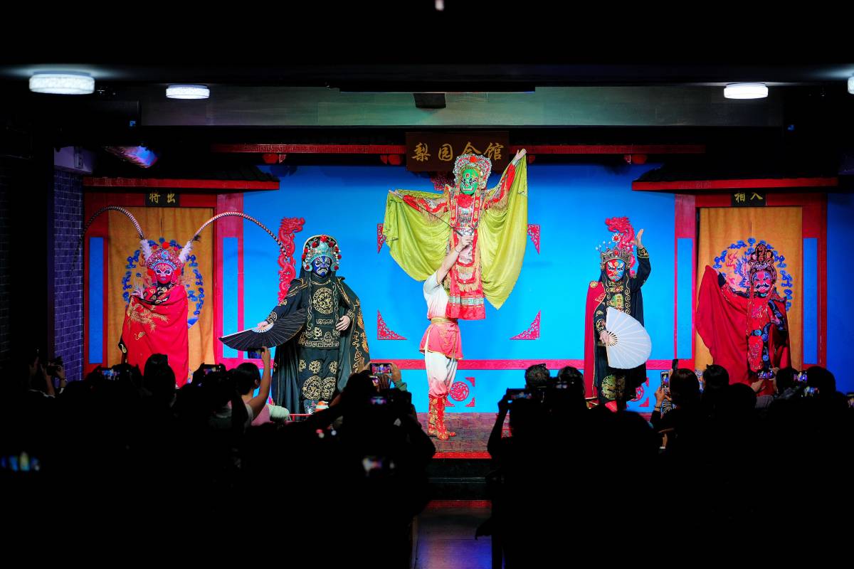 Liyuan-Guild-Hall-Chuan-Opera-Changing-Face