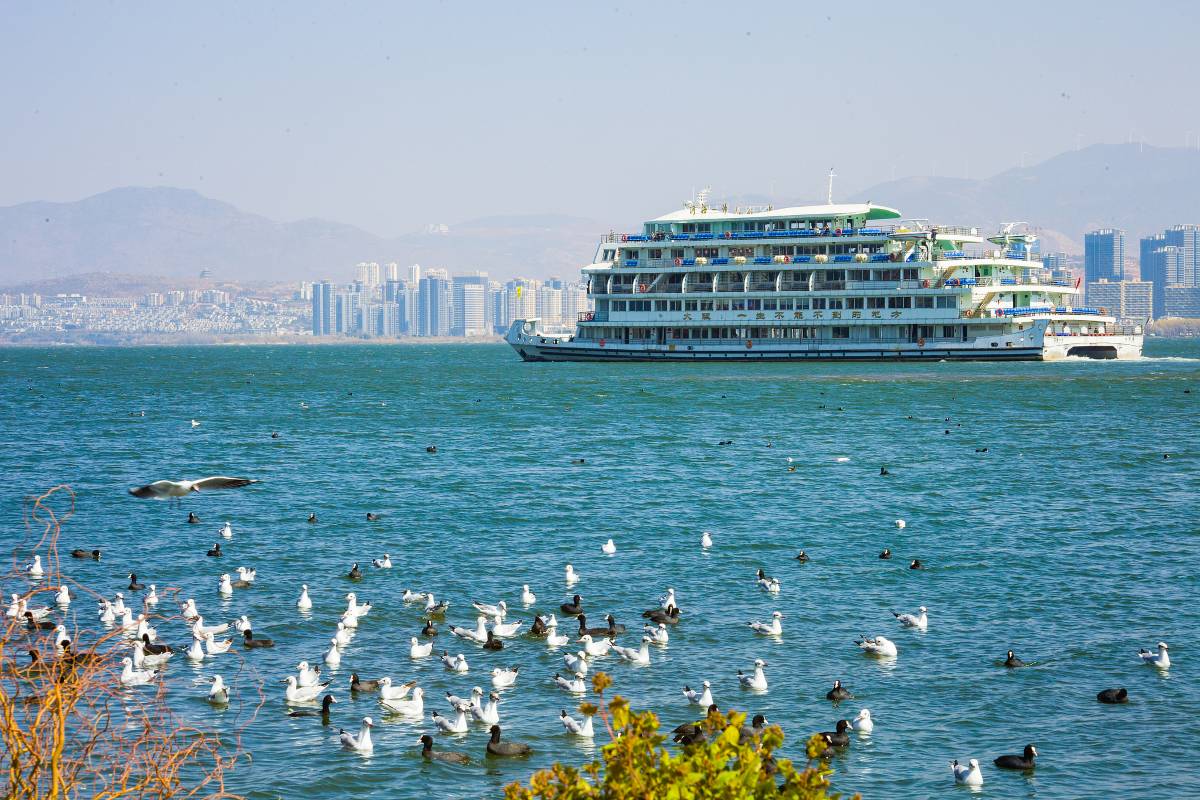 Dali-Erhai-Lake-Boat-Tour-01