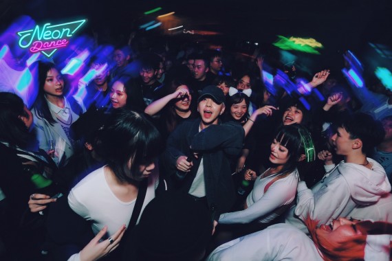 Neon-Dance-Club Neon-Dance-Club