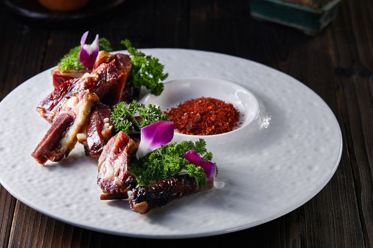 A-Quiet-Drink-in-the-Courtyard-01 A-Quiet-Drink-in-the-Courtyard-01