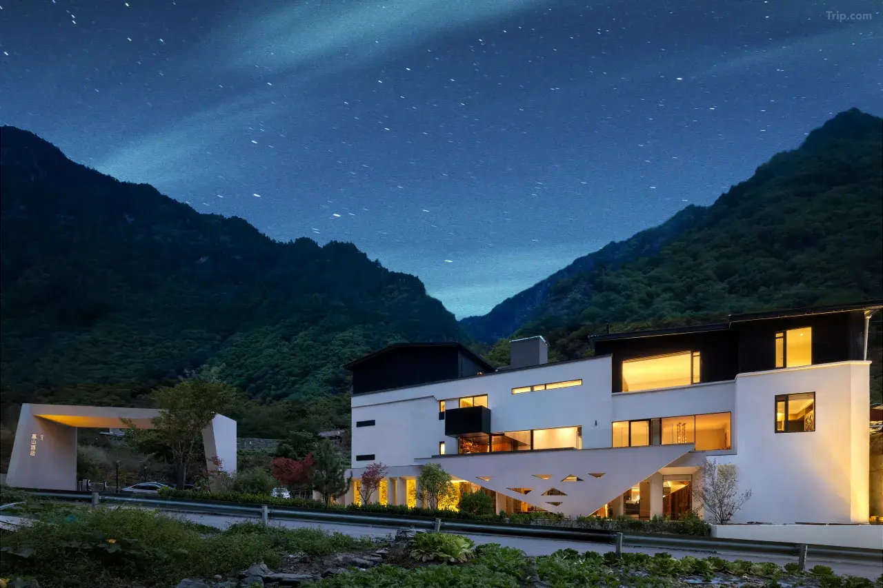 The-Evening-Mountain-Range-in-Bipang-Valley The-Evening-Mountain-Range-in-Bipang-Valley