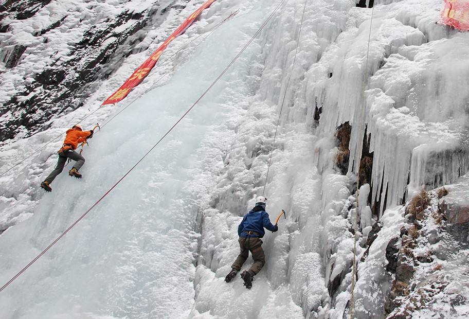 Ice-Climbing-01 Ice-Climbing-01