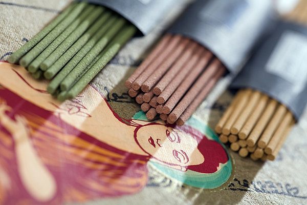 Tibetan-Incense-Making-01 Tibetan-Incense-Making-01