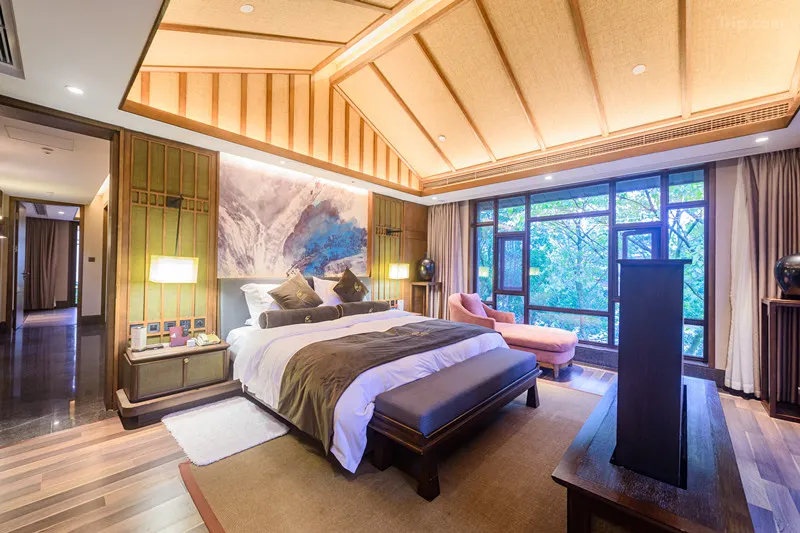 Mount-Emei-View-Hot-Spring-Soup-House-01