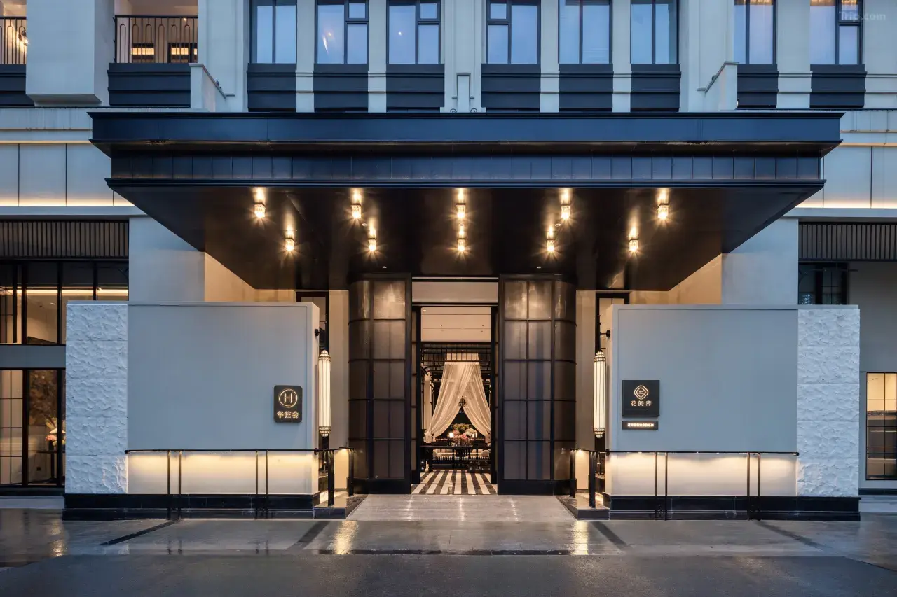 Blossom-Manoir-Du-Fu-Thatched-Cottage