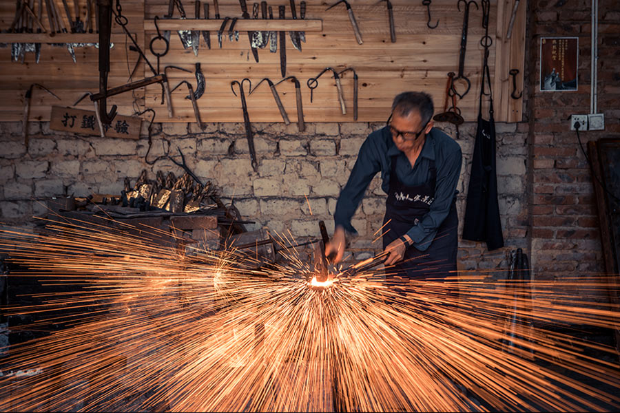 East-Li-Ancient-Village-Blacksmithing-Experience-01 East-Li-Ancient-Village-Blacksmithing-Experience-01