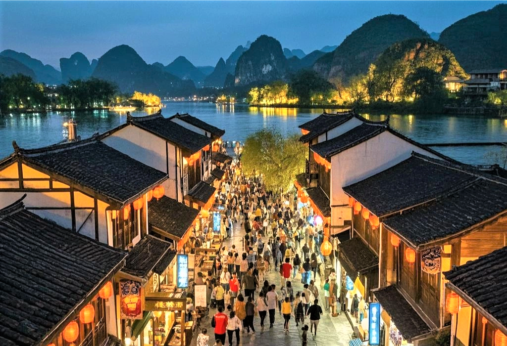 West-Street-Evening-Stroll-01 West-Street-Evening-Stroll-01