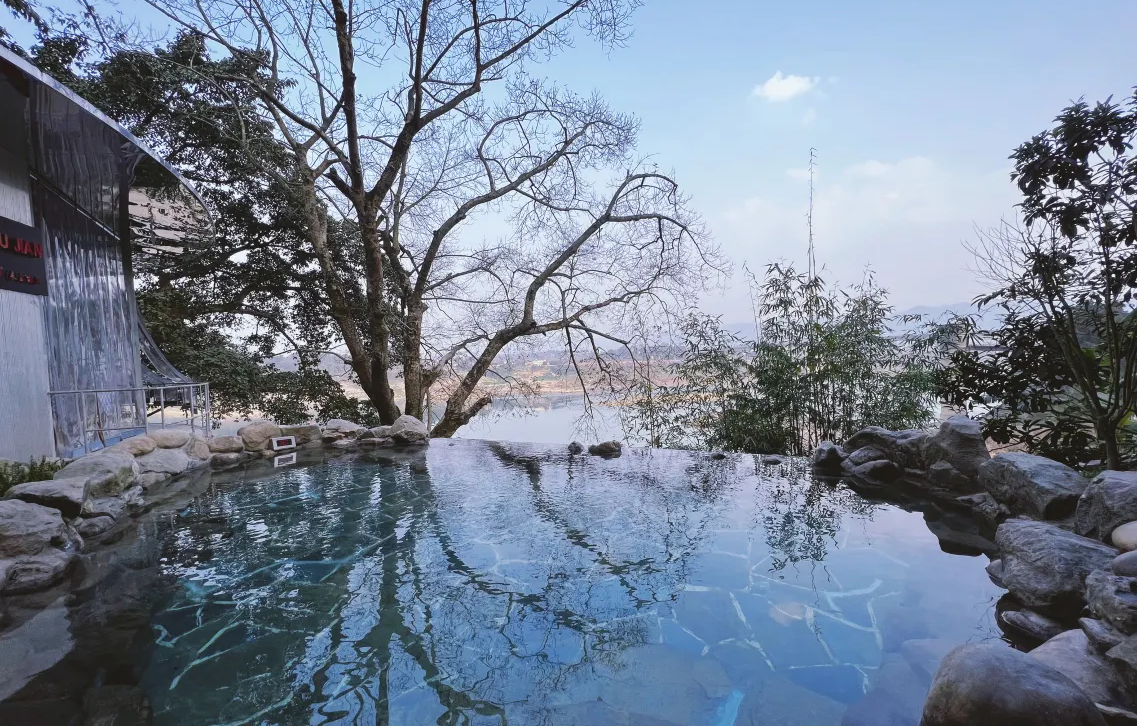 Zen-inspired-Hot-Spring-Experience-in-Jingangbei-Ancient-Town