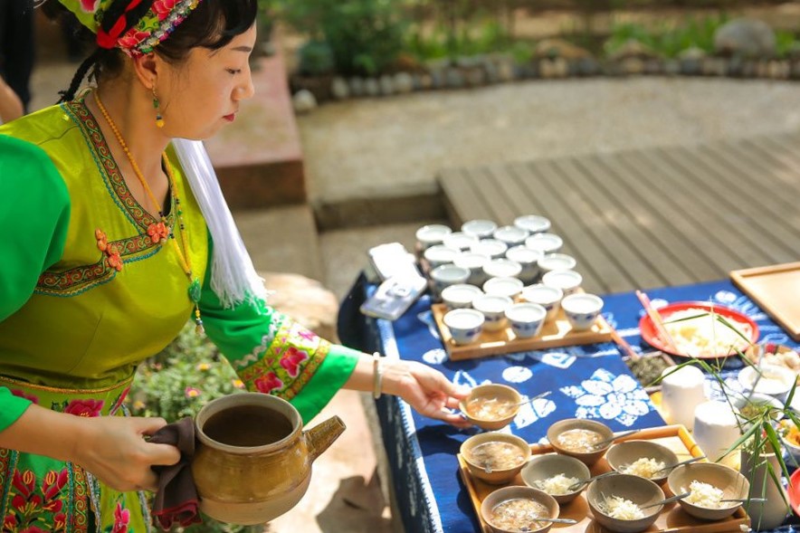 Dali-Bai-Ethnic-Three-Course-Tea-Ritual-Experience-01