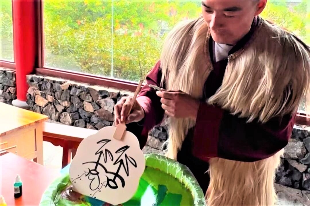 Lijiang-Dongba-Hieroglyphs-Intangible-Cultural-Heritage-Lacquering-Experience-01