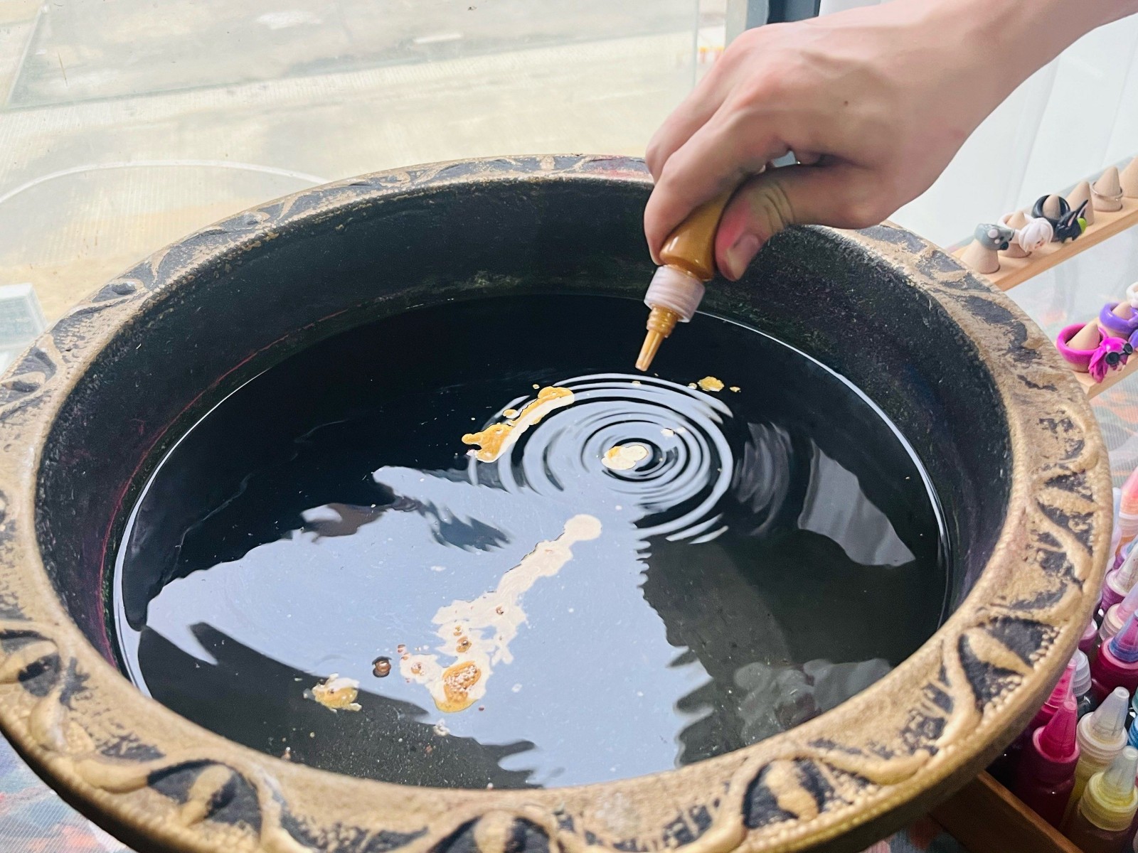 Lijiang-Dongba-Hieroglyphs-Intangible-Cultural-Heritage-Lacquering-Experience